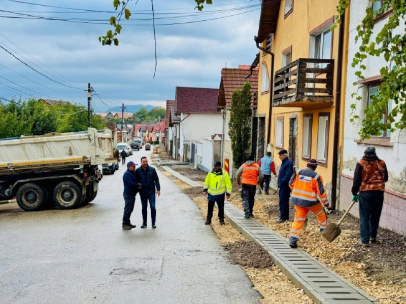 Lucrările de modernizare pe strada Cetății din Codlea sunt aproape de final