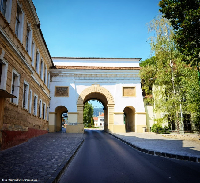 Poliția Locală Brașov condamnă vandalizarea patrimoniului cultural de pe Strada Sforii
