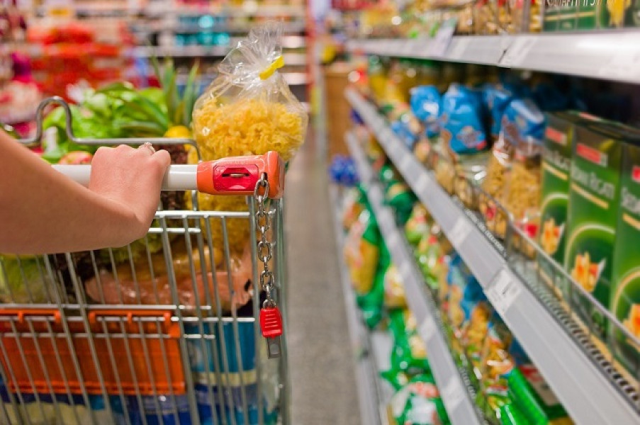 Inflația crește în continuare, energia electrică și alimentele de bază se scumpesc semnificativ