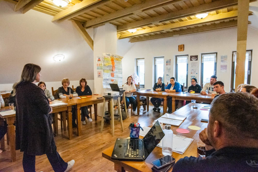 Trei şcoli din Braşov vor primi finanțare pentru programe educaționale și sportive