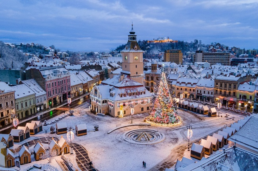 Brașovul va aprinde luminițele de Crăciun și deschide târgul pe 30 noiembrie