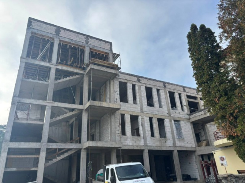 Lucrările la noul spital din Săcele ajung la 50% realizare