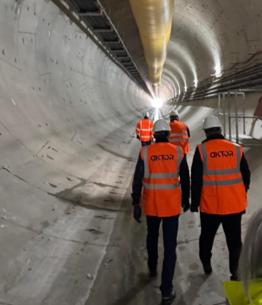 Ministrul Transporturilor a verificat lucrările la tunelurile de pe tronsonul Apața-Cața