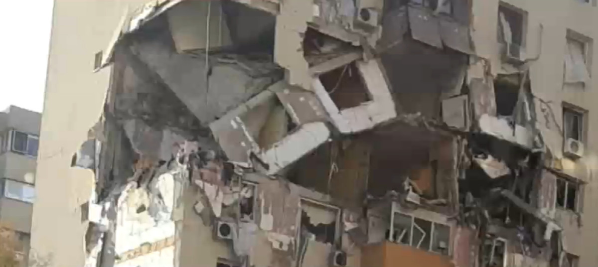 Explozie puternică într-un bloc din București a făcut victime și pagube majore