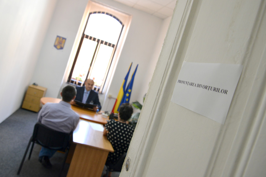 Victimele violenței domestice scapă de taxa de timbru la divorț și partaj