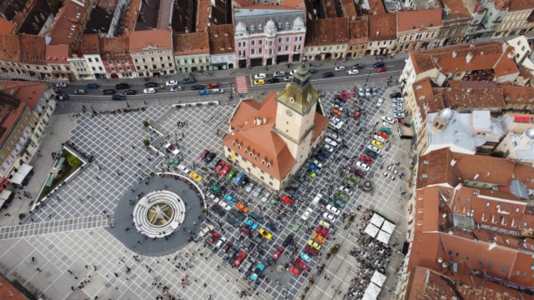Retromobil Club Brașov organizează Retroparada Toamnei 2025 în Piața Sfatului