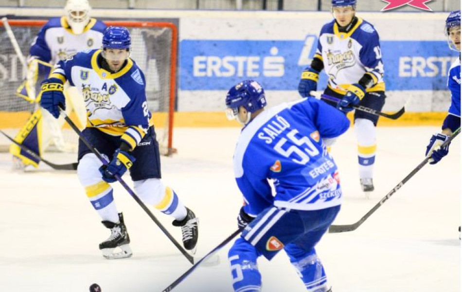 Corona Brașov urcă pe primul loc în campionat după un nou succes