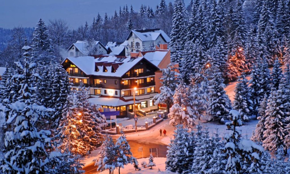 Sărbătorile de Crăciun și Revelion în România pot costa peste 3.000 euro pe sejur