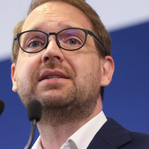 Dominic Fritz nu renunță la desființarea pensiilor speciale după decizia CCR