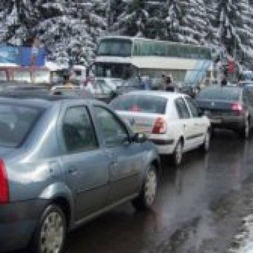 Aglomerație de sărbătoare pe DN 1 Ploiești - Brașov: Circulație îngreunată pe toată durata zilei