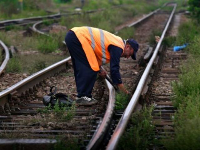 Revizor de cale ferată prins sub influența alcoolului între Teliu și Întorsura Buzăului