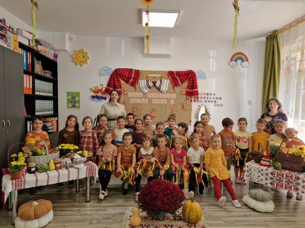 Ziua recoltei sărbătorită cu cântece și creații tematice la Grădinița Nr. 33