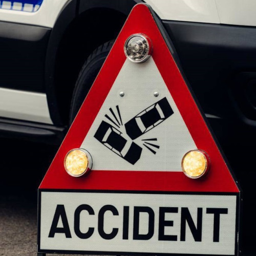 Accident între un camion și un autoturism pe DN 13 în Brașov