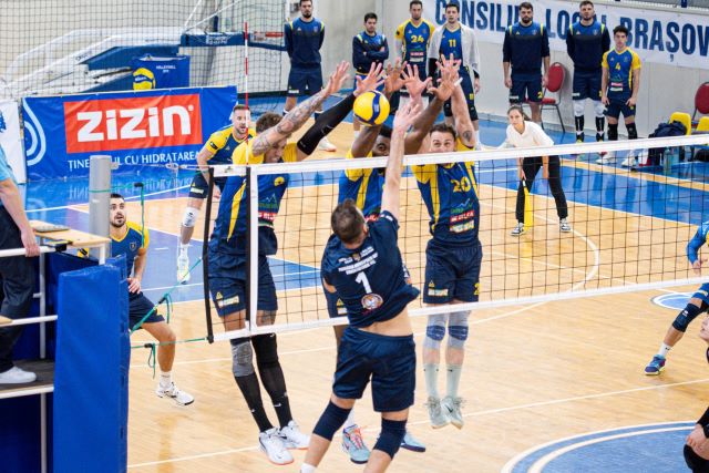 CSM Corona Brașov obține prima victorie a sezonului în fața Unirii Dej