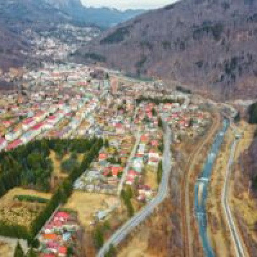 Restricții pe DN 1 în Valea Prahovei, între Comarnic și Sinaia, pentru tăierea copacilor din zona de siguranță a drumului.