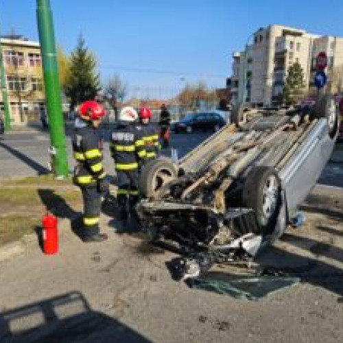 Accident rutier grav în Brașov, o victimă s-a răsturnat