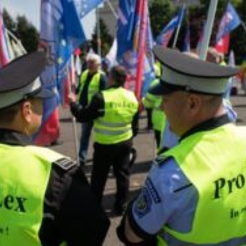Polițiștii declară proteste împotriva întârzierii plata salariilor restante