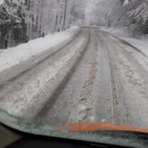 Ninge în centrul ţării, video cu starea drumurilor din Braşov şi Covasna