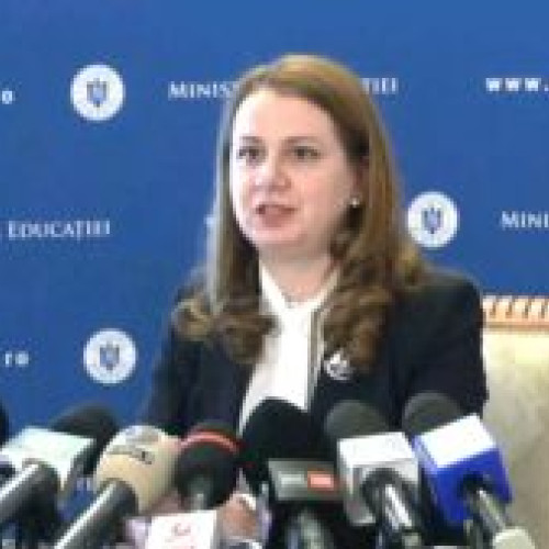 Ministrul Ligia Deca anunță introducerea unei noi burse de reziliență și menținerea bursei de merit pentru elevii cu rezultate bune, conform modificărilor aduse Legilor Educației.