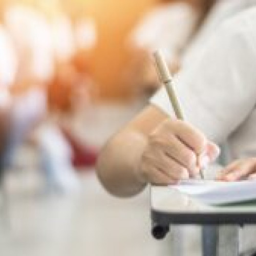 Olimpiade școlare la Brașov în aprilie: Fizică, Istorie și Religie. Sute de elevi din toată țara participă la cele trei etape naționale, cu sprijinul municipiului. Promovarea educației și afirmarea orașului ca un centru cultural și academic de referință.