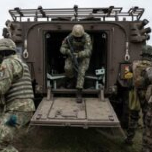 38% dintre români pregătiți să se înroleze în armată în cazul unui conflict cu Rusia, conform unui sondaj IRES