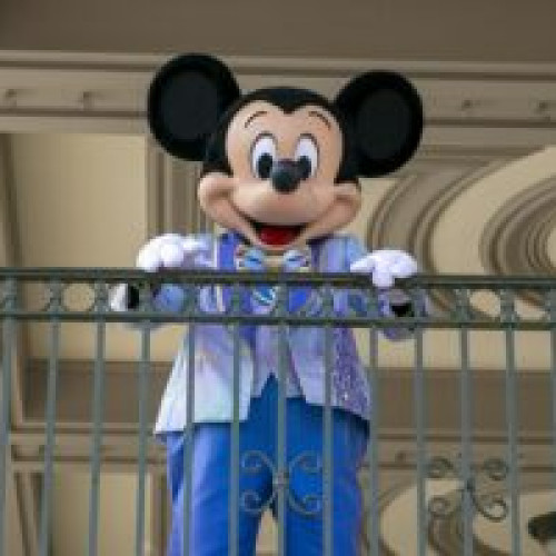 Un român costumat în Mickey Mouse a fost prins la furat în Italia. Iată ce trucuri folosea pentru a păcăli victimele!