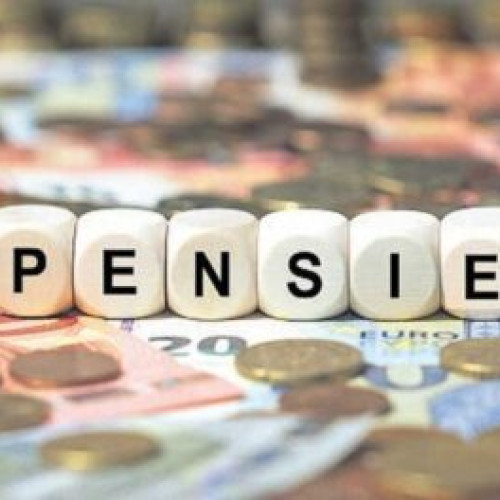 Când primesc seniorii pensiile în luna mai? Anunțul șefului de la Poșta Română