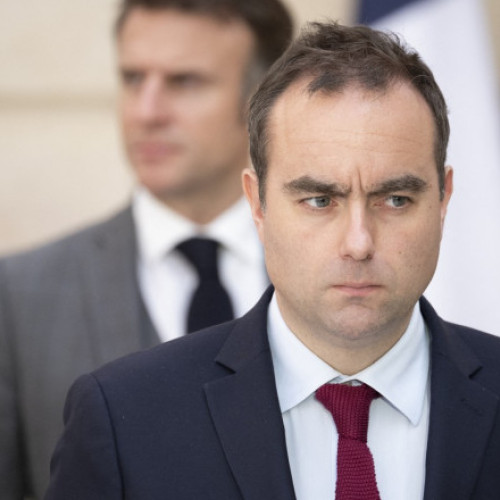 Franța „dă prioritate” economiei de război și accentuează producția de rachete