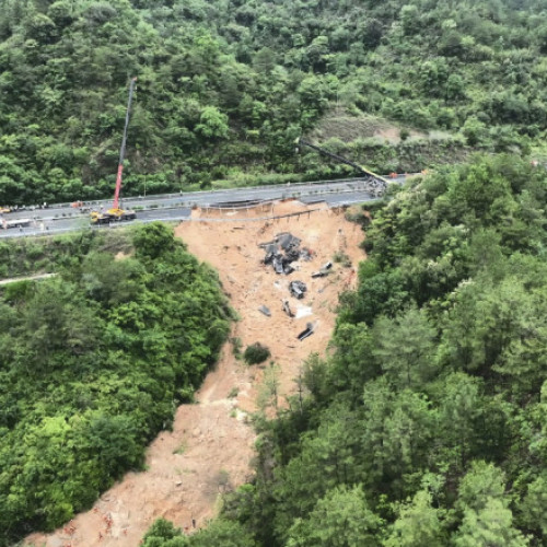 Numărul deceselor după avaria unei autostrăzi în China a ajuns la 36, potrivit unui nou raport oficial.