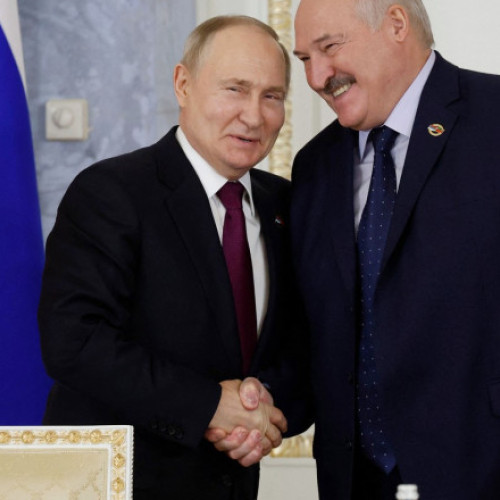 Rusia și Belarus fac exerciții militare nucleare comune, relatează Reuters. Lukașenko inspectează pregătirea armatei pentru folosirea armelor nucleare.