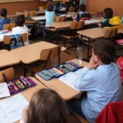 Elevii se întorc la şcoală pentru ultimul modul înaintea vacanței de vară. Elevii se vor întoarce la cursuri miercuri, 8 mai 2024, pentru a finaliza ultimul modul al anului școlar 2023-2024. Vacanța de vară va începe pe 21 iunie 2024, atunci când se vor încheia cursurile. Anul școlar se va încheia pe 7 iunie 2024 pentru clasele a XII-a zi și a XIII-a seral și frecvență redusă, și pe 14 iunie 2024 pentru clasa a VIII-a. Pentru clasele din învățământul liceal și profesional, anul școlar se va încheia pe 28 i