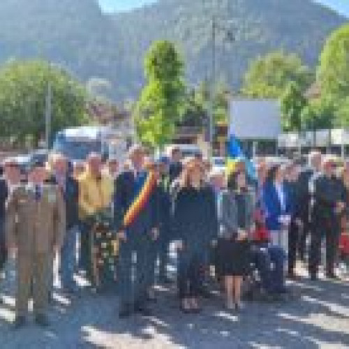 Ceremonie Militară și Religioasă în Piața Unirii din Brașov, Organizată cu Prilejul Zilei Independenței Naționale a României