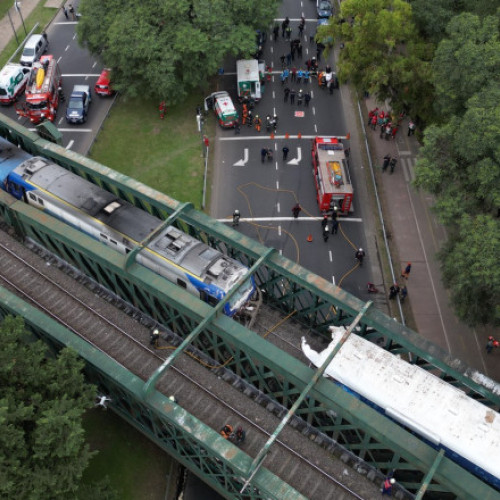 30 Persoane Rănite în Impactul unui Tren de Pasageri cu un Tren de Întreținere în Argentina, Două în Stare Gravă - GALERIE FOTO