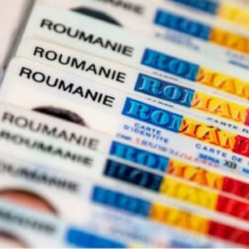 Români înșelați cu credite de mii de lei, după ce doi bărbați au falsificat buletinele de identitate. Suspiciunile au fost confirmate de polițiști, iar suspecții au fost percheziționați. Prejudiciul se ridică la 58.000 de lei. Cetățenii sunt speriați și încurajați să urmărească știrile noastre pe Facebook.