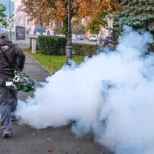 Campanie de dezinsecție și combatere a căpușelor în Braşov: Locuitorii sunt rugați să evite zonele tratate și să protejeze albinele