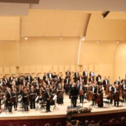 Filarmonica Brașov anunță noul concert-eveniment de excepție, "Rhapsody in Blue" de George Gershwin alături de dirijorul József Horváth și solistul Ioan-Dragoș Dimitriu.