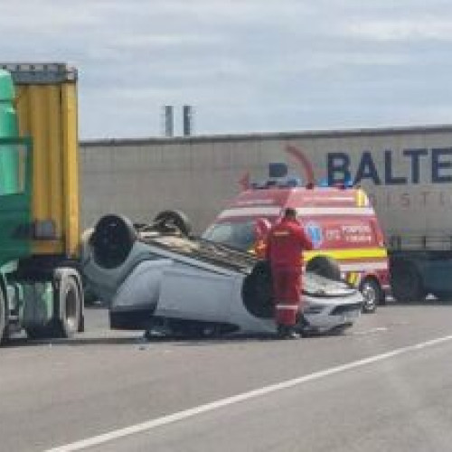 Accident cu victimă în urma răsturnării unui vehicul pe Șoseaua Cristianului- Echipaje de intervenție la fața locului- Actualizări constante și fotografii exclusiv în secțiunea de știri de pe pagina noastră Facebook