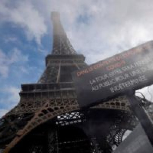 Biletele de intrare în Turnul Eiffel vor fi mai scumpe cu 20%, până la 30-35 de euro