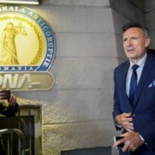 Foştii şefi ai SRI Florian Codlea şi Dumitru Dumbravă, sub control judiciar pe cauţiune. Cei doi, acuzați de trafic de influență și spălare de bani