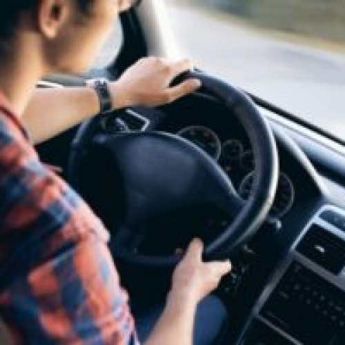Stat înființează taxa pe kilometraj în California. Taxa pe benzină și motorină este înlocuită cu taxa pe kilometraj pentru șoferii mașinilor electrice. Autoritățile își propun să adune banii necesari pentru reparațiile drumurilor într-un sistem mai echitabil. Câți bani vor plăti șoferii care se vor înscrie în proiectul pilot?