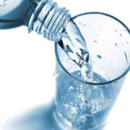 Alertă de sănătate în Franța: Nestle retrage de pe piață apă contaminată cu fecale. Scandal legat de renumita marcă Perrier
