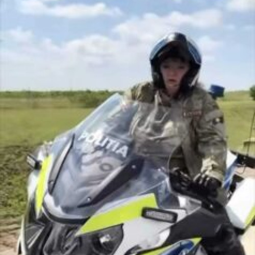 VIDEO Anchetă după ce Diana Șoșoacă s-a filmat în uniformă militară, pe o motocicletă a poliției
