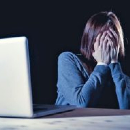 Secretara unei primării îl acuză pe primar că a hărțuit-o sexual