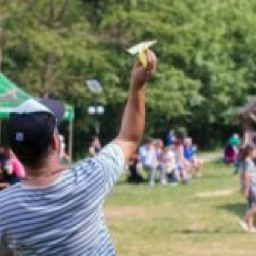 Eveniment caritabil &quot;Avioane de hartie&quot; in Parcul Noua