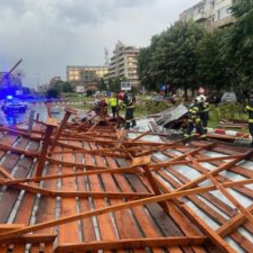 31 de localități din 12 județe afectate de furtuni și ploi torențiale
