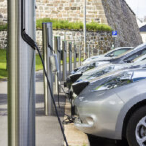 China își rezervă dreptul de a contesta suprataxele UE pentru vehicule electrice