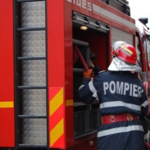 Incendiu la o hală de depozitare aluminiu din strada Ecaterina Teodoroiu