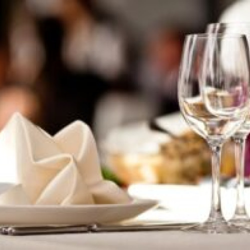 Evoluția restaurantelor: De la taverne rustice la mese rafinate