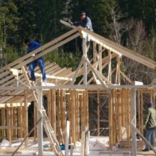 Numărul de autorizații de construire pentru clădiri rezidențiale a scăzut în primele patru luni ale anului