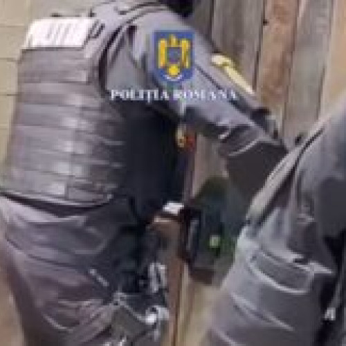 Percheziții domiciliare la Brașov în urma unor infracțiuni de înșelăciune și operațiuni financiare frauduloase